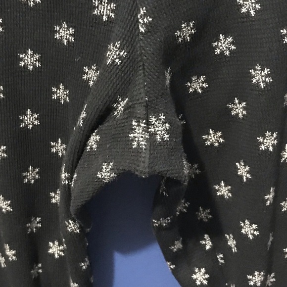 Rare Victoria’s Secret fireside thermal black with white snowflakes PJ set - Picture 12 of 16